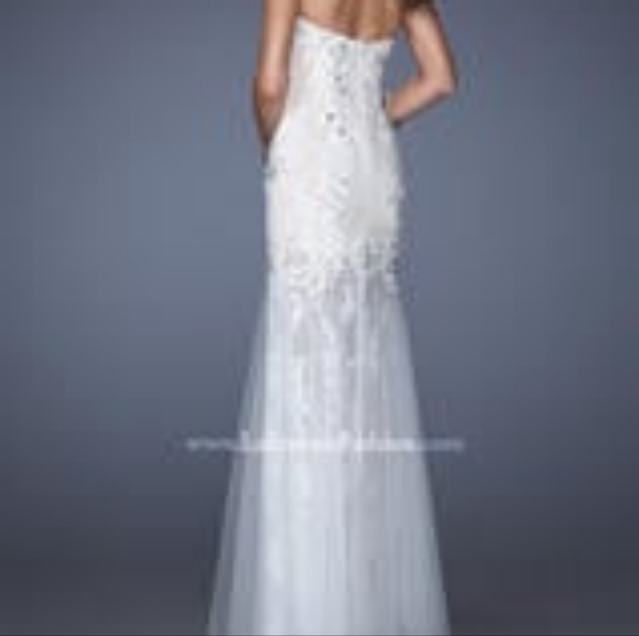 Beautiful GIGI Designs by La Femme lace gown - Picture 11 of 14